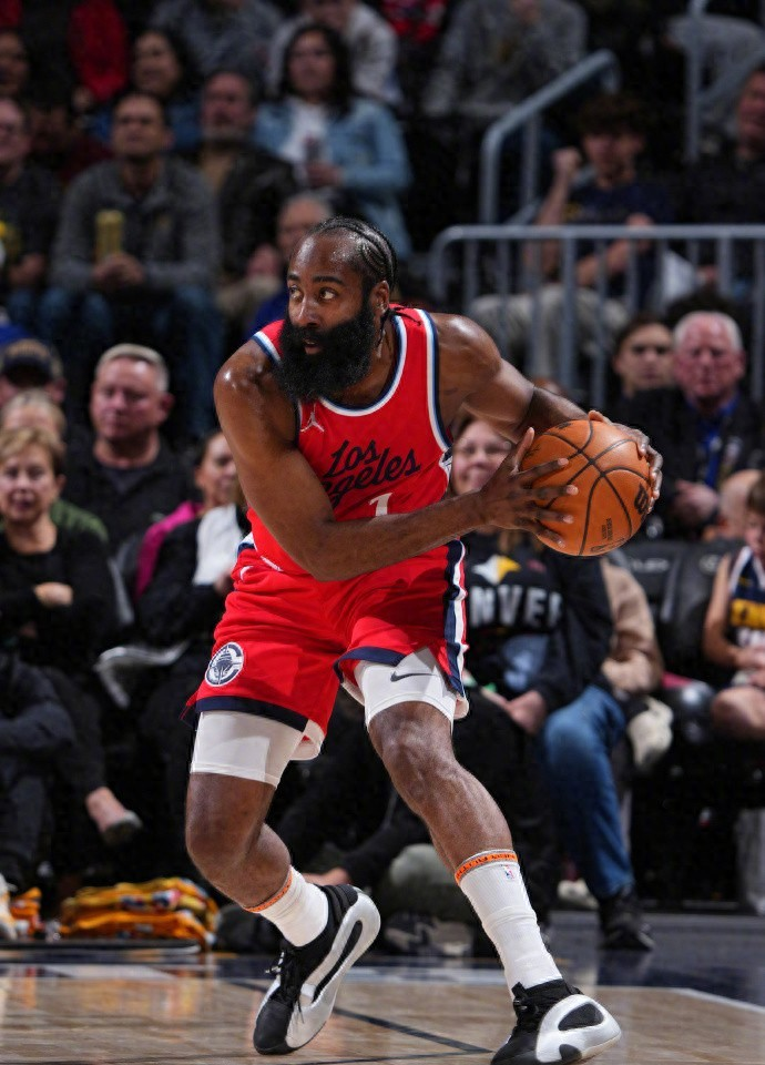 赛后上海久事备战NBA季后赛；刷新队史纪录细节曝光；引发热议；高层口径保持一致